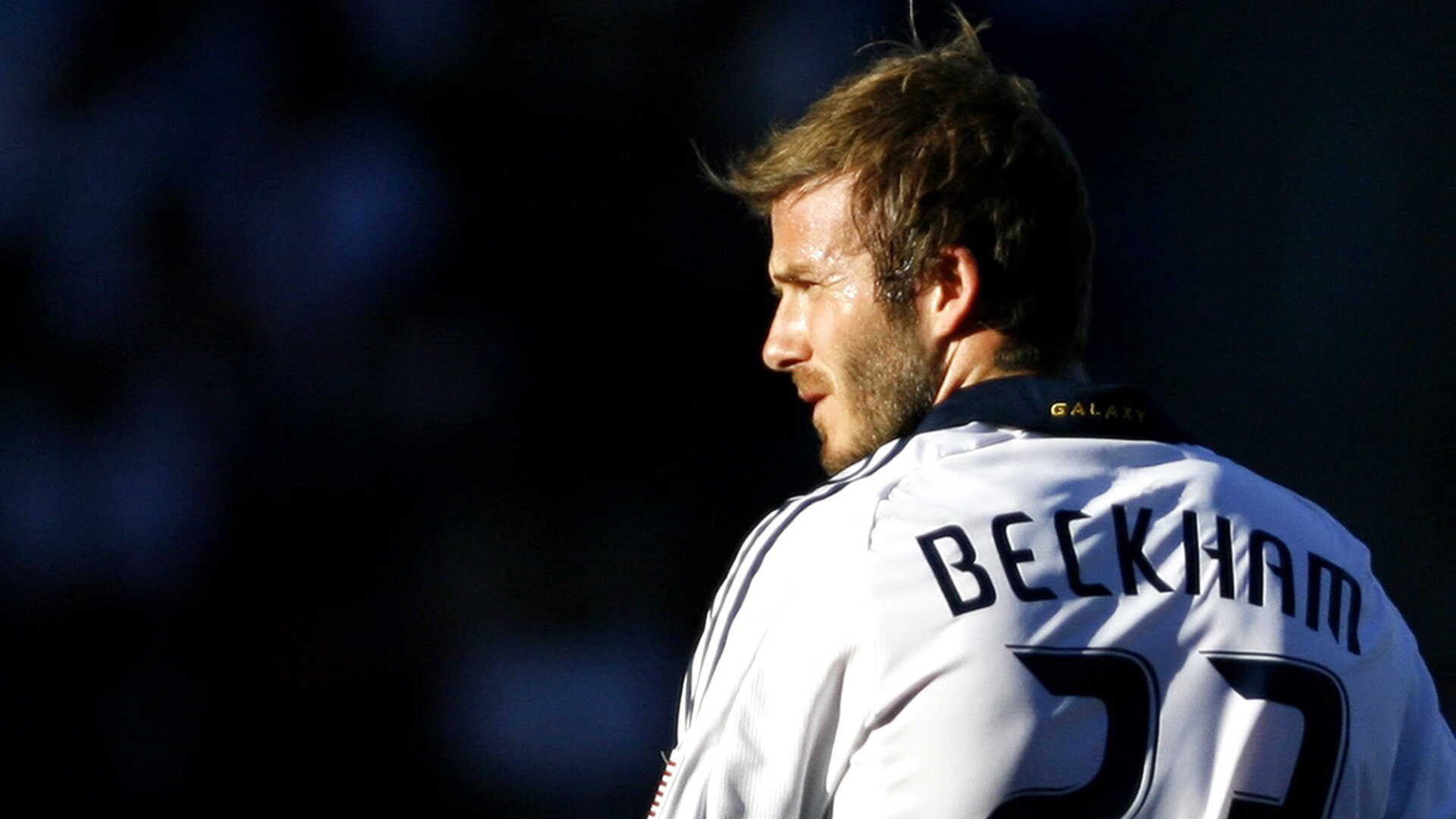 澳女将夺金后高唱国歌,澳门夺冠奏国歌